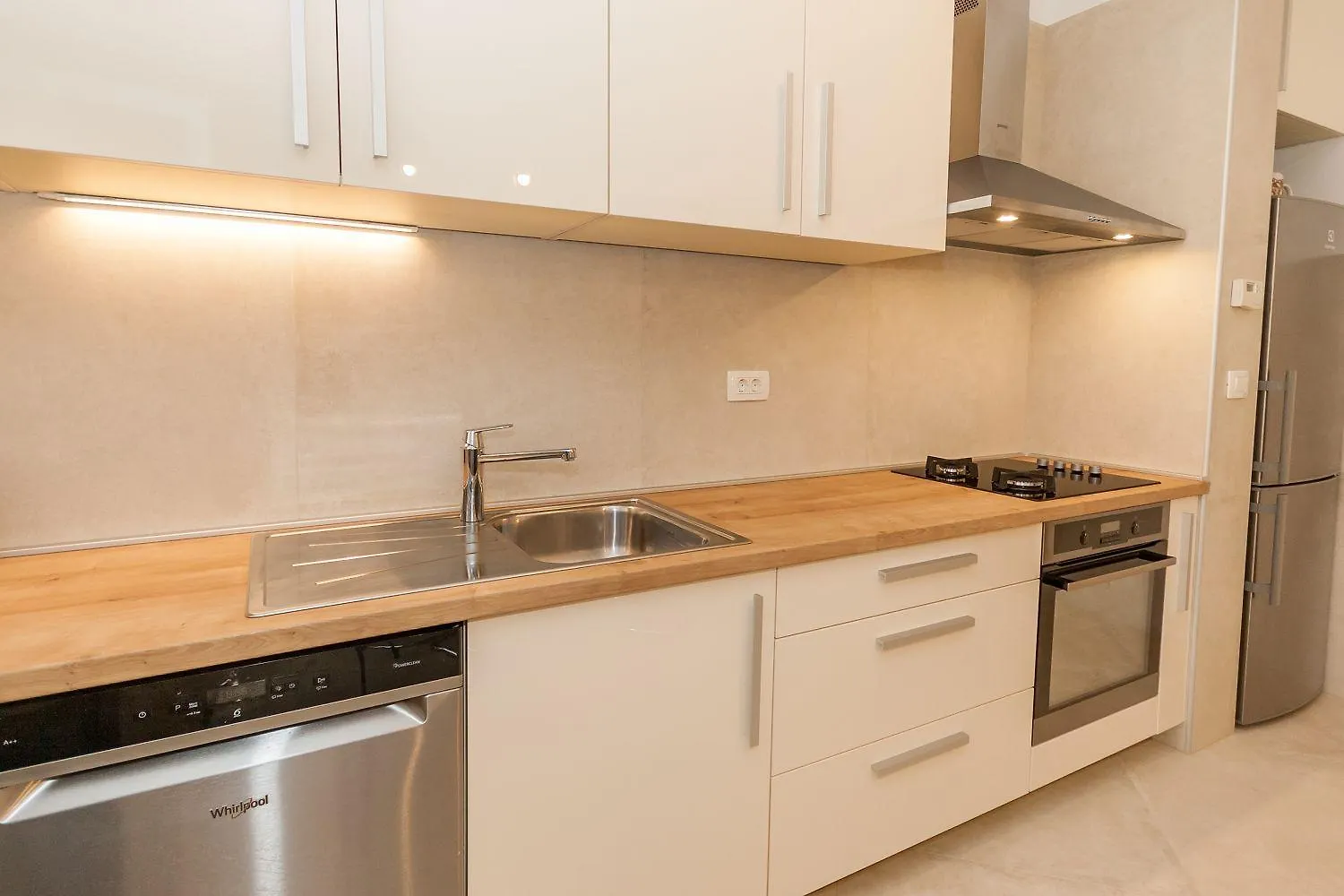 Grosses Apartment Mit 3 Klimas, Wifi, Bbq, Parkplatz Baska  Croatia
