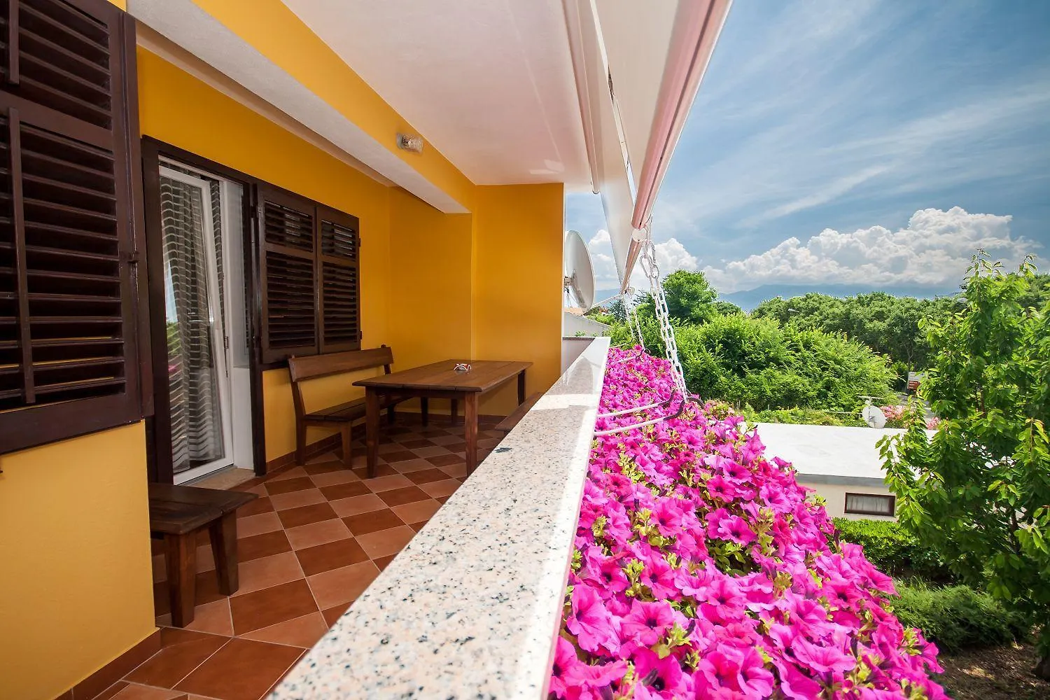 Grosses Apartment Mit 3 Klimas, Wifi, Bbq, Parkplatz Baska
