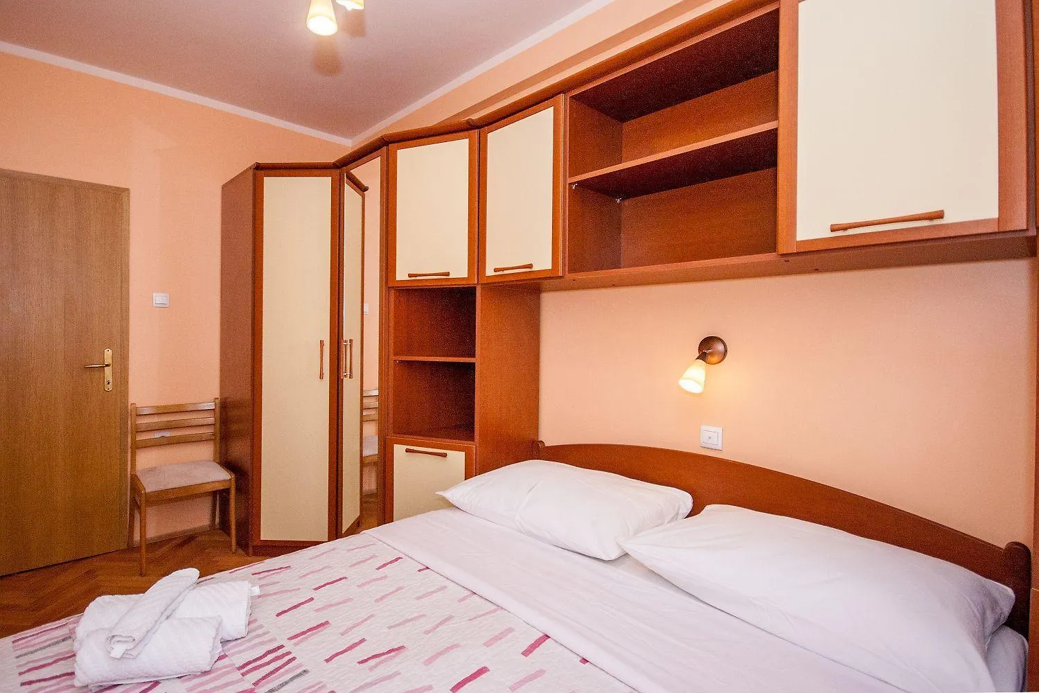 Grosses Apartment Mit 3 Klimas, Wifi, Bbq, Parkplatz Baska  Baska (Krk)