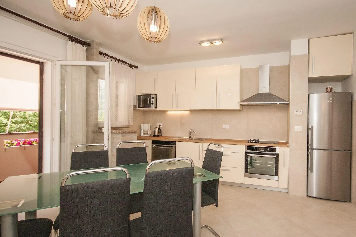 Grosses Apartment Mit 3 Klimas, Wifi, Bbq, Parkplatz Baska   Baska (Krk)