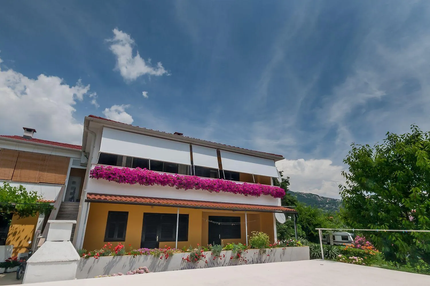 Grosses Apartment Mit 3 Klimas, Wifi, Bbq, Parkplatz Baska